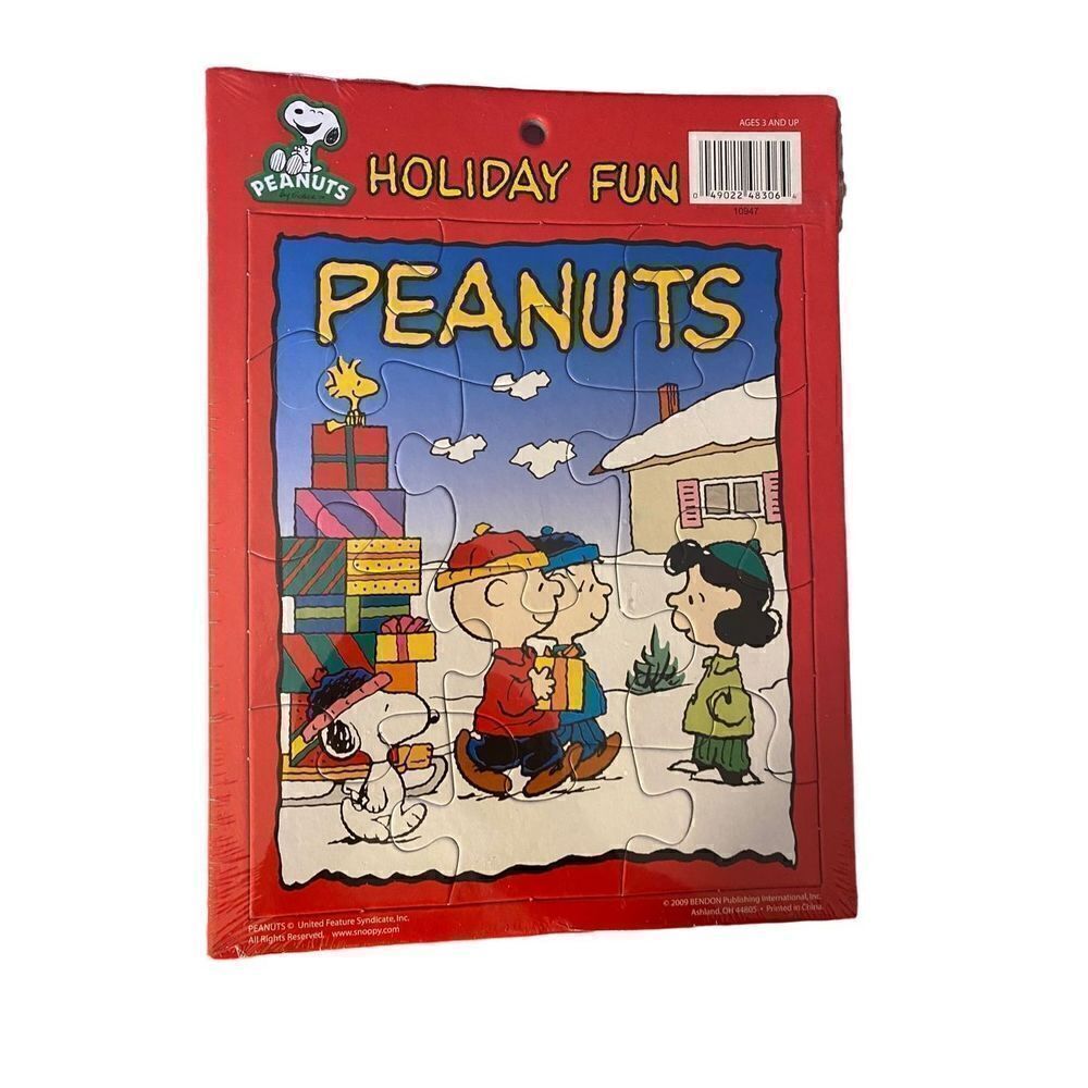Peanuts snoopy, Charlie Brown, Holiday fun 12 piece puzzle ￼New